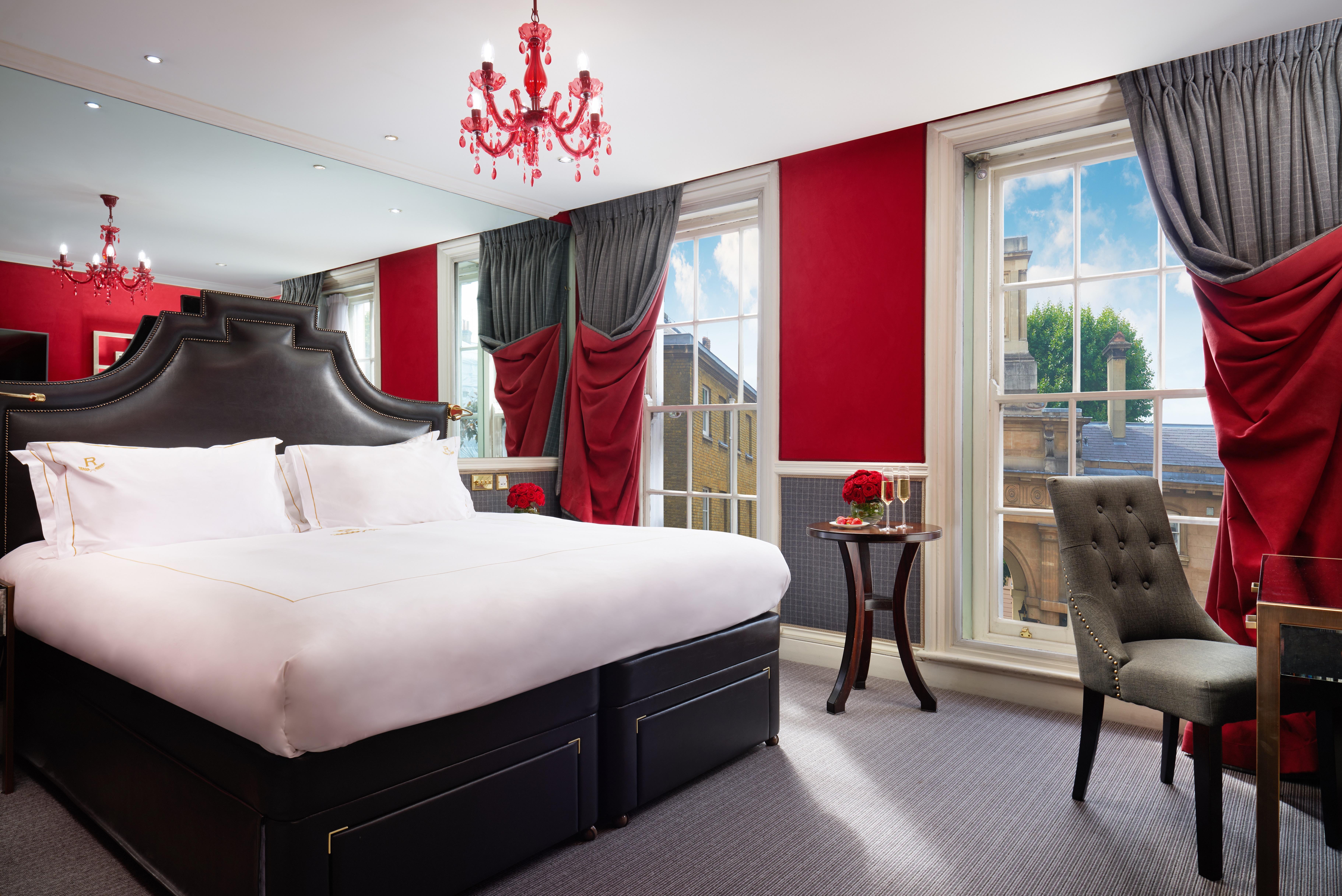 Rubens At The Palace London Bagian luar foto A bedroom at the hotel