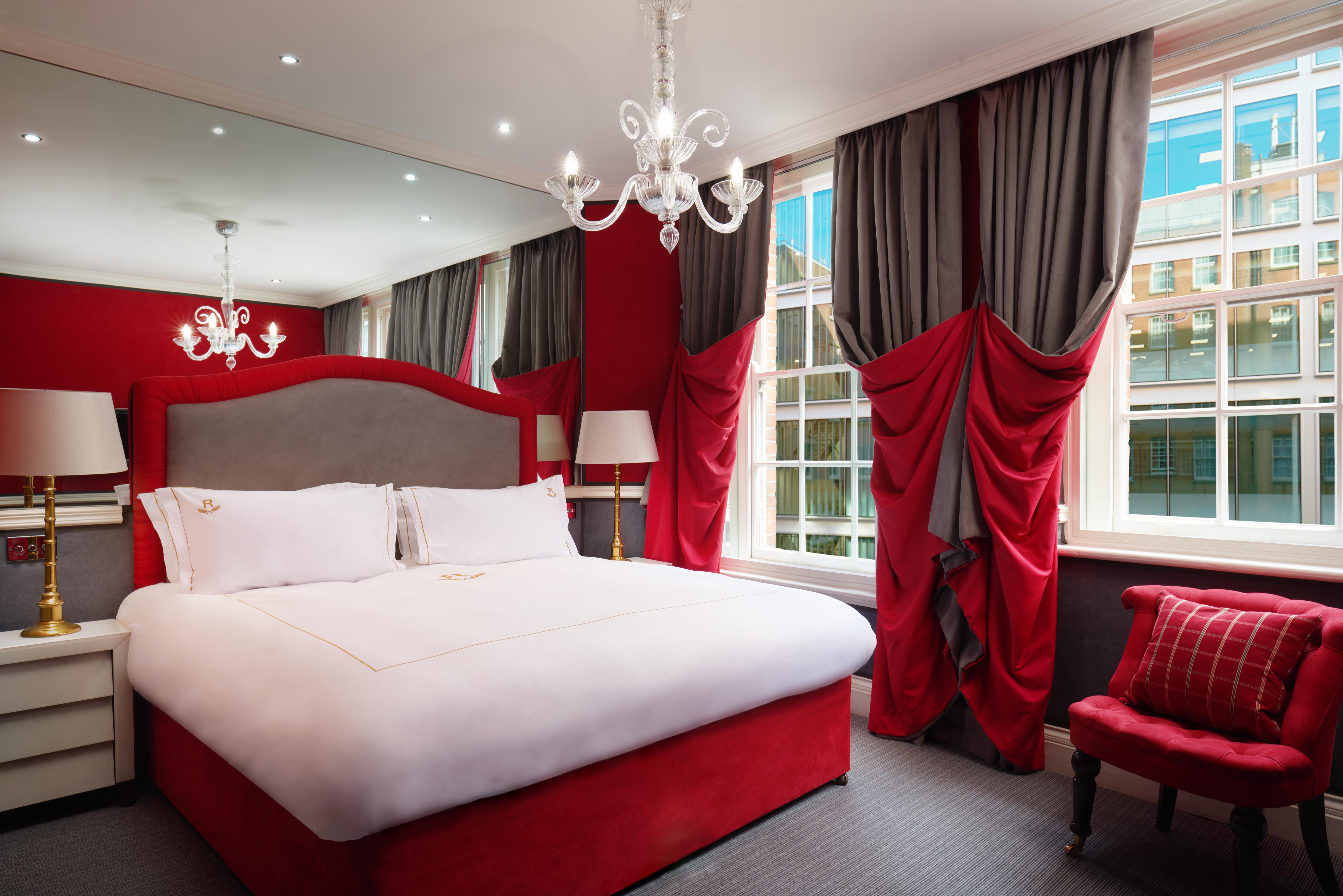 Rubens At The Palace London Bagian luar foto A bedroom at The Ivy Hotel