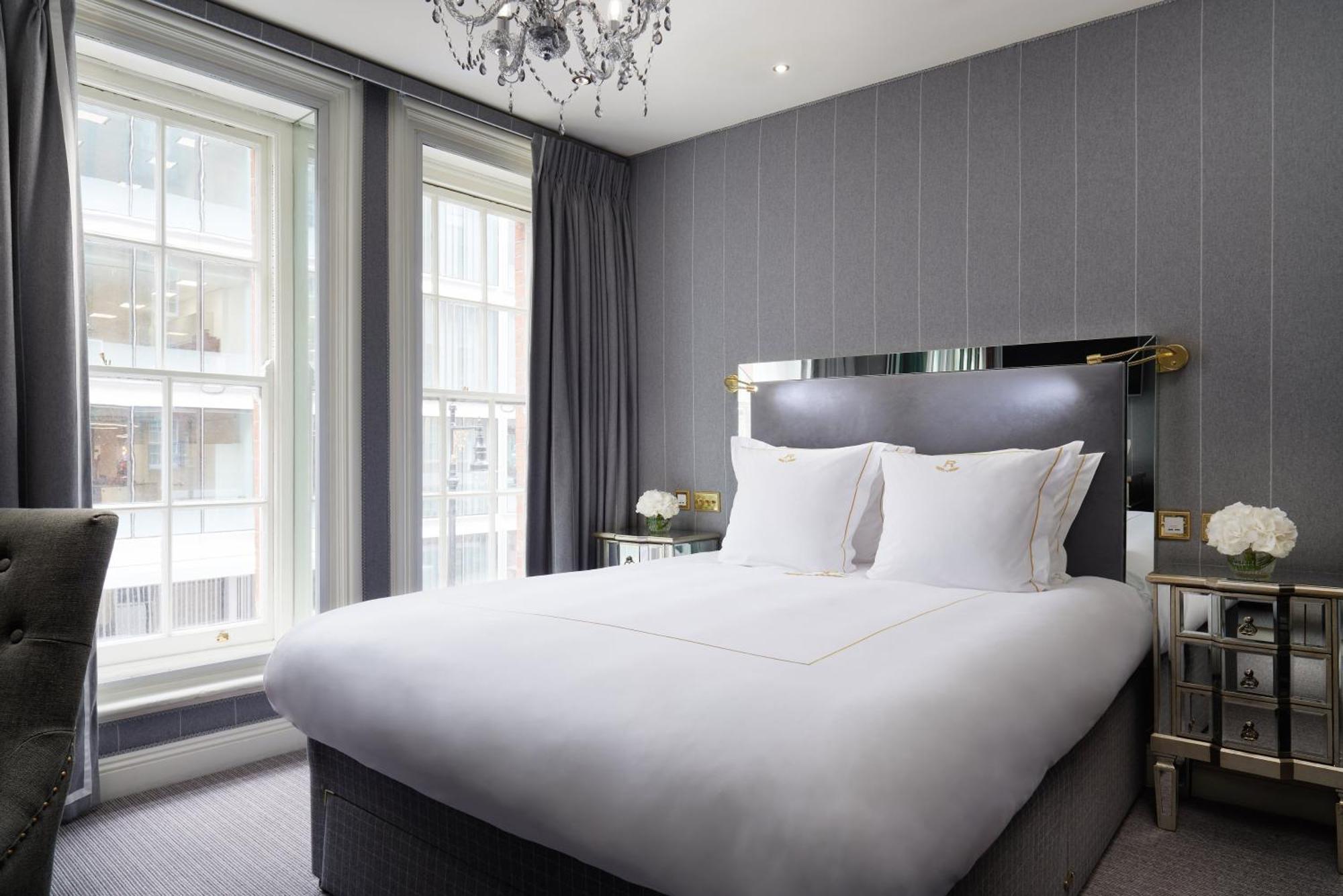 Rubens At The Palace London Bagian luar foto A bedroom at the hotel
