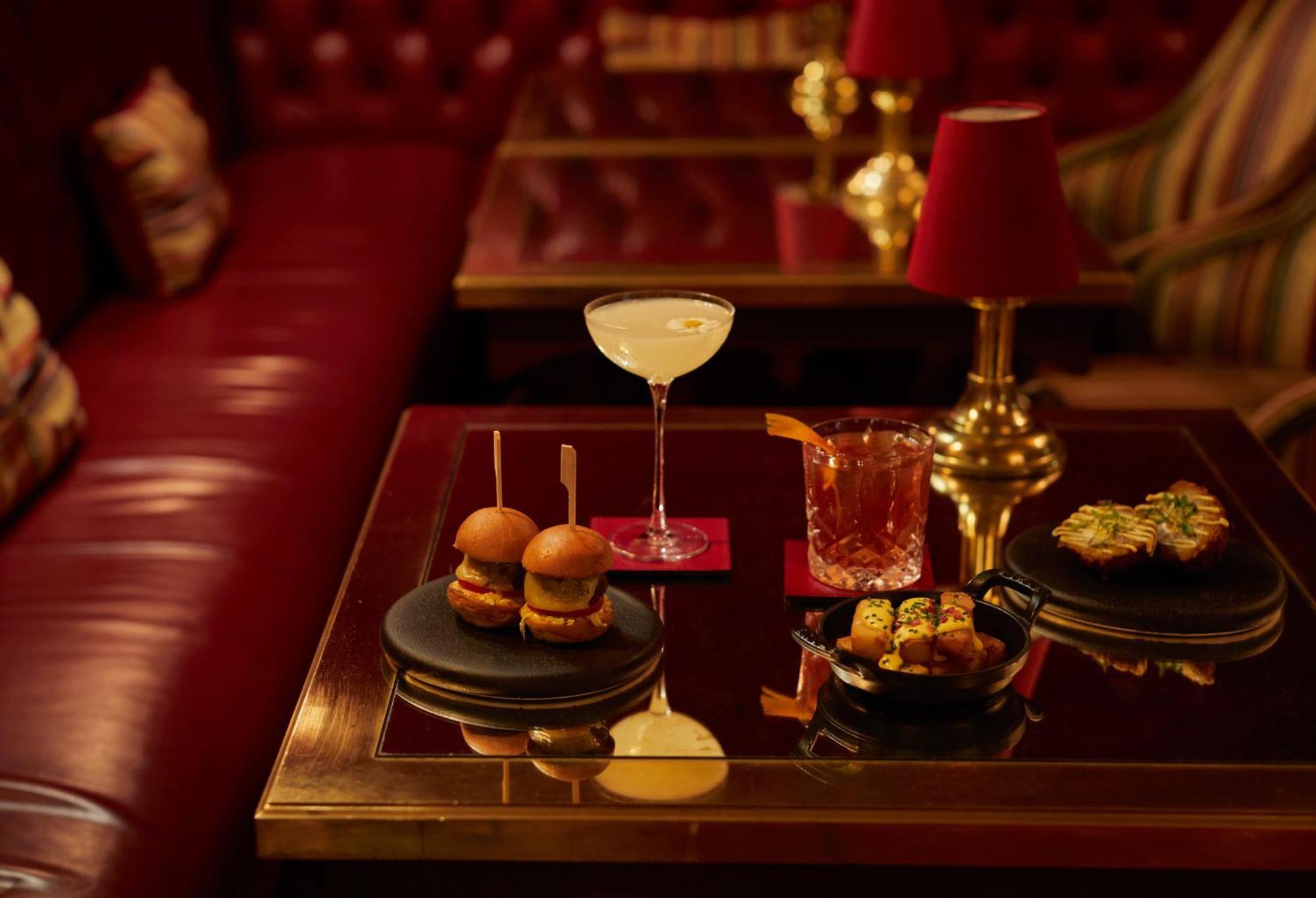 Rubens At The Palace London Bagian luar foto The bar at the Ivy